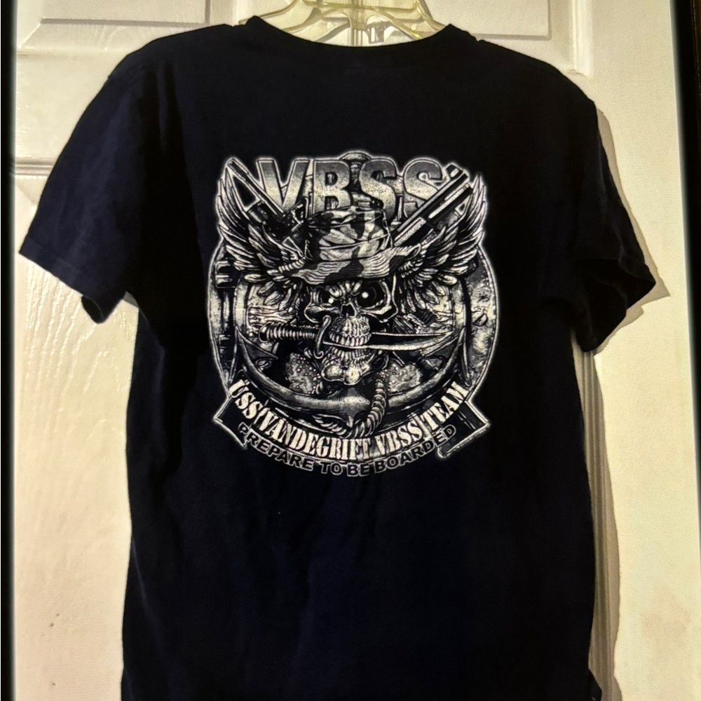Navy USS WHIDBEY ISLAND VBSS Graphic T-Shirt Men’s size Medium.